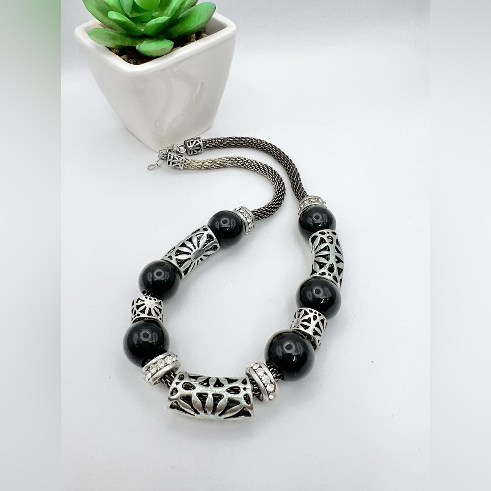 BLACK BEAD NECKLACE - Picture 3 of 5
